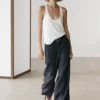 Weit geschnittene Leinen-Hose mit Nadelstreifen Weit geschnittene Leinen-Hose mit Nadelstreifen