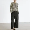 Weit geschnittene, verkürzte Stretch-Woll-Hose Weit geschnittene, verkürzte Stretch-Woll-Hose