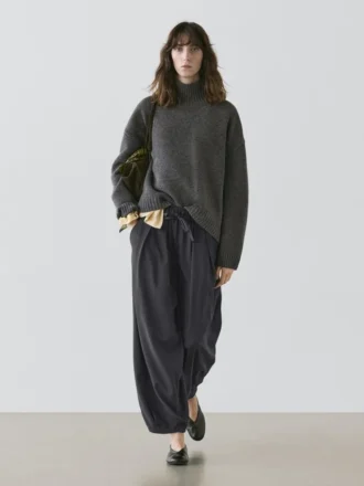 Weite Plissee-Hose mit weitem Bein