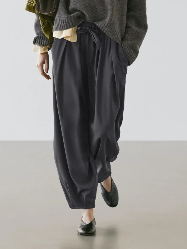 Weite Plissee-Hose mit weitem Bein Weite Plissee-Hose mit weitem Bein