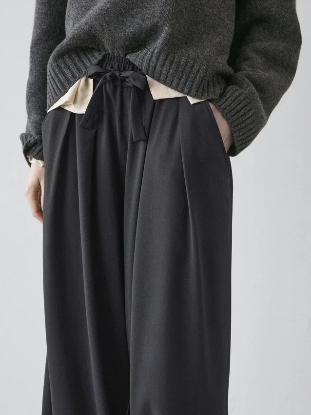 Weite Plissee-Hose mit weitem Bein Weite Plissee-Hose mit weitem Bein