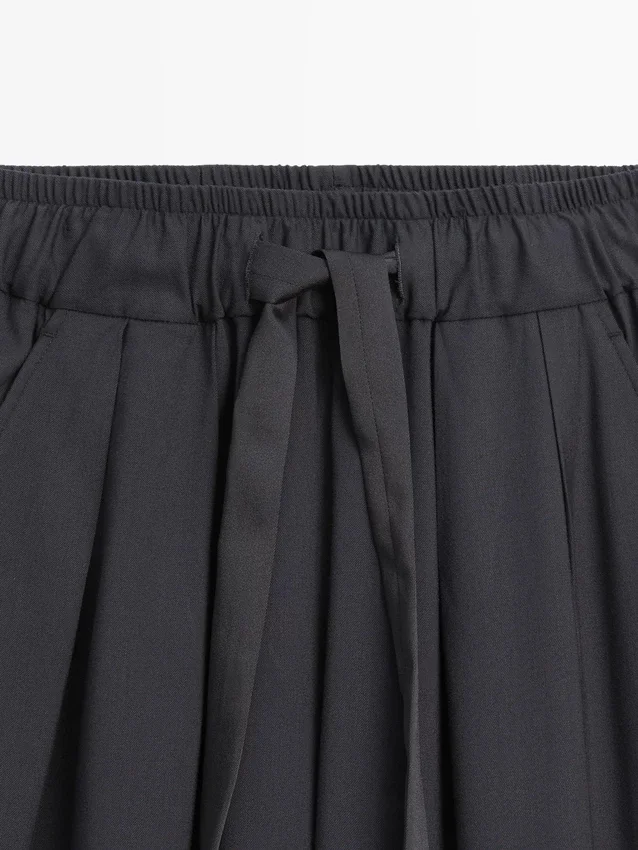 Weite Plissee-Hose mit weitem Bein Weite Plissee-Hose mit weitem Bein